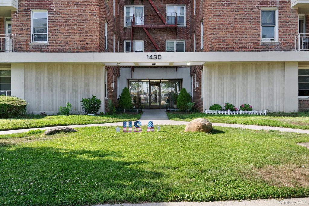 Photo of 1430 Seagirt Boulevard #6H, Far Rockaway, NY 11691 (MLS # 1021635)