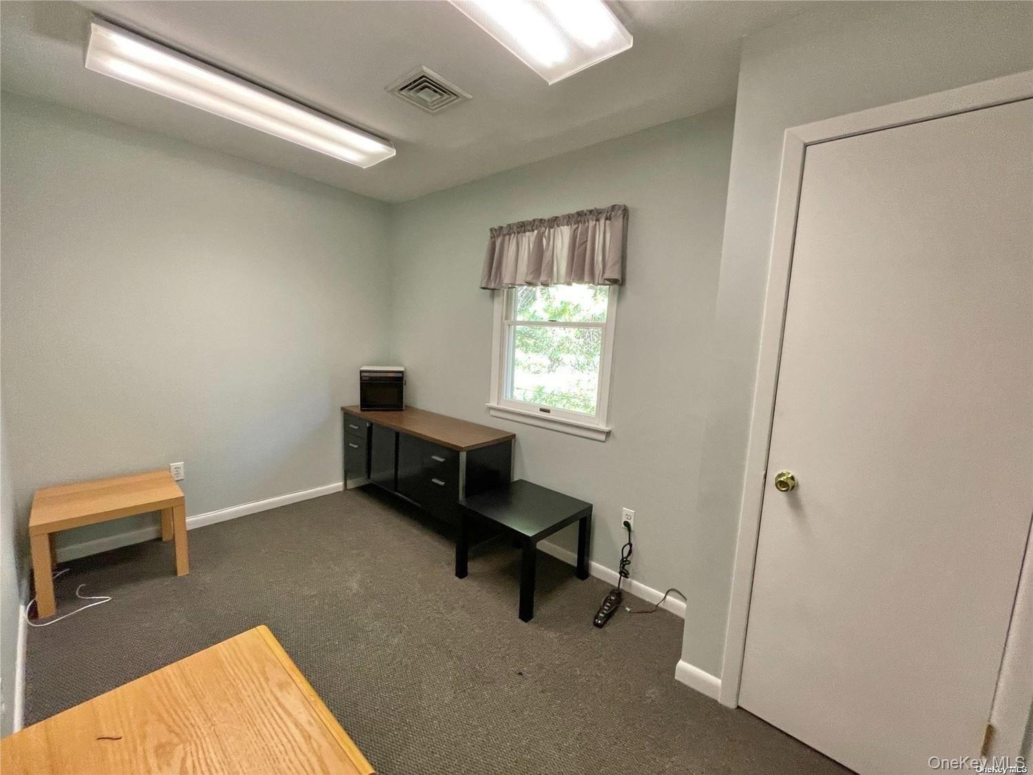 556 W Jericho Turnpike