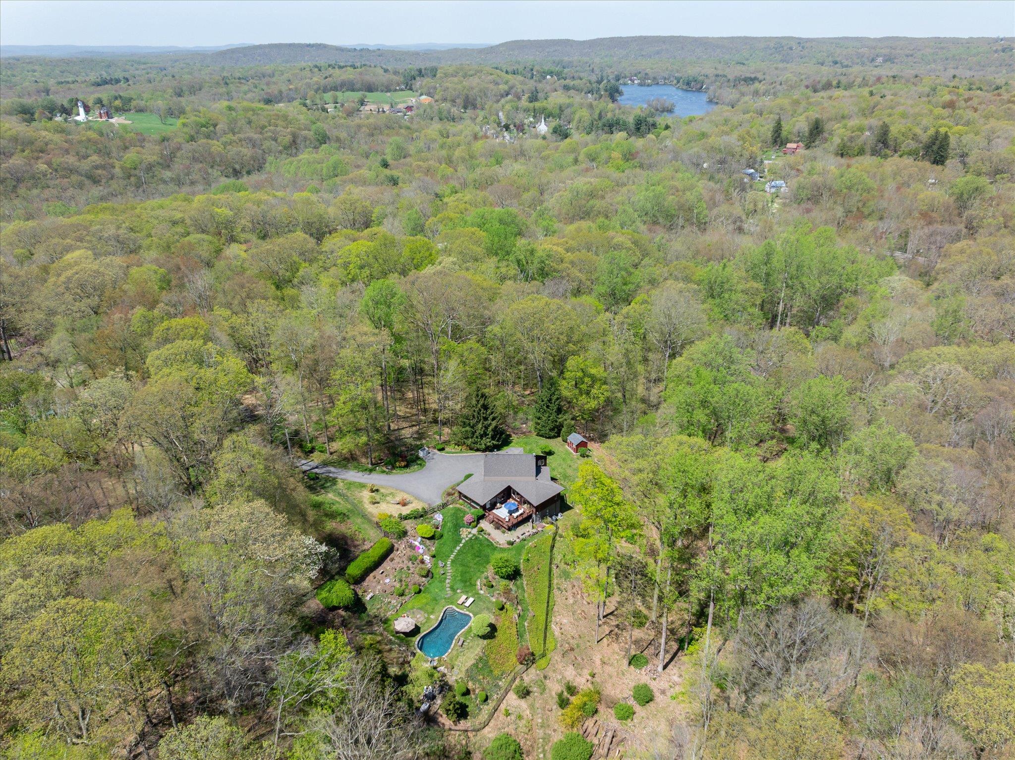 35 Boutonville Road, South Salem, New York image 5