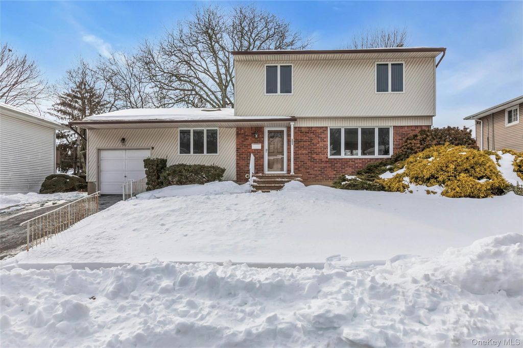 Photo of 68 Beaumont Drive, Plainview, NY 11803 (MLS # 958757)