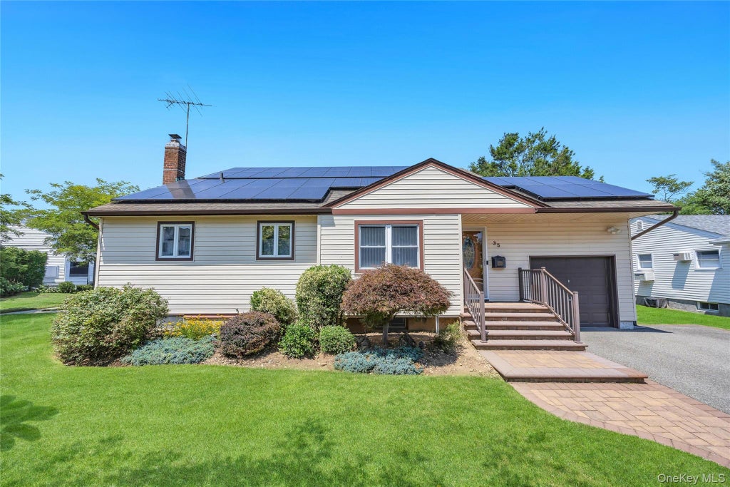 Photo of 35 Jerold Street, Plainview, NY 11803 (MLS # 1028652)