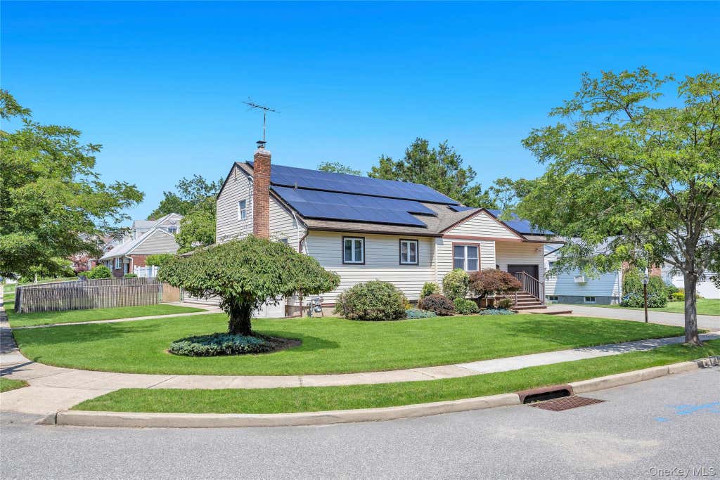 Photo of 35 Jerold Street, Plainview, NY 11803 (MLS # 1028652)