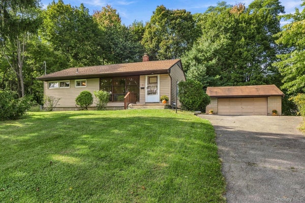 9 GLEN DR, WAPPINGERS FALLS, NY 12590 - Image b36fecf12039b65da7d7ec8d2fea62fb/1083642159