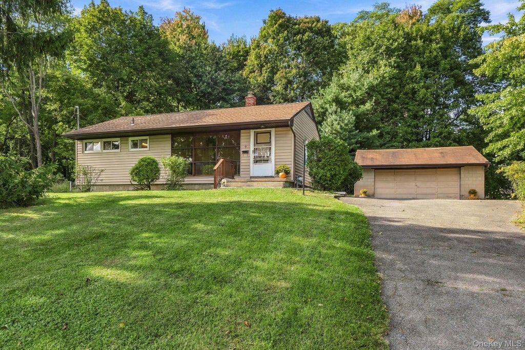 Photo of 9 Glen Drive, Wappingers Falls, NY 12590 (MLS # 1054932)