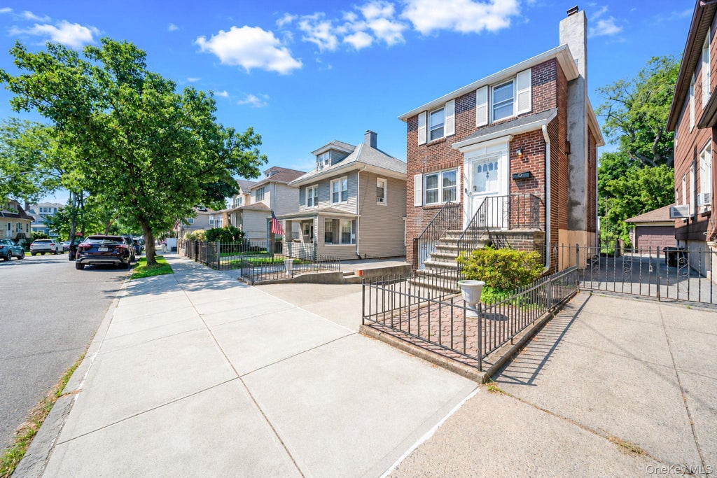 Photo of 1621 Lurting Avenue, Bronx, NY 10461 (MLS # 1021736)
