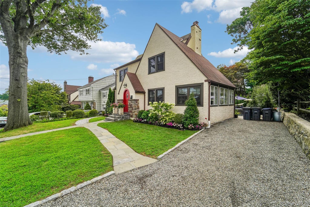 Photo of 7 Parkview Court, White Plains, NY 10603 (MLS # 1043700)