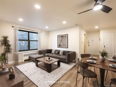 Homes For Sale - 1 East Mill Drive #1H<br/> Great Neck, NY 11021