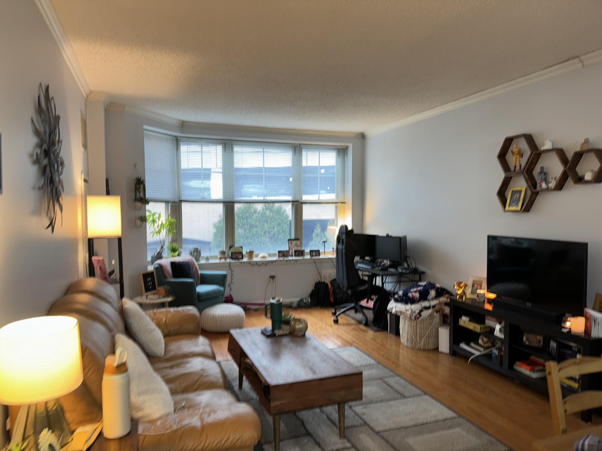 Rental Property at Mamaroneck Avenue 421, White Plains, New York - Bedrooms: 1 
Bathrooms: 1 
Rooms: 2  - $2,575 MO.