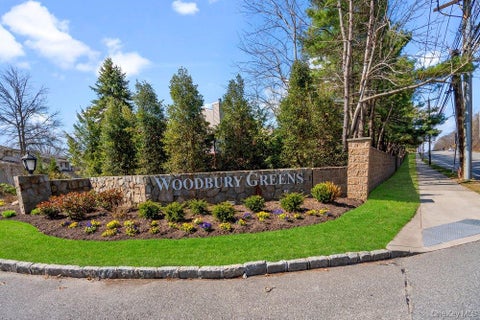 Condo For Sale - 35 Chestnut Lane<br/> Woodbury, NY 11797
