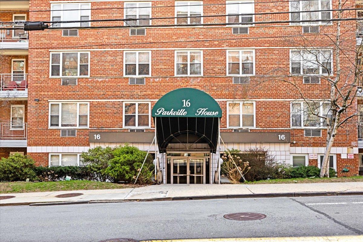 Lake Street 7B, White Plains, New York - 3 Bedrooms  
1 Bathrooms  
3 Rooms - 