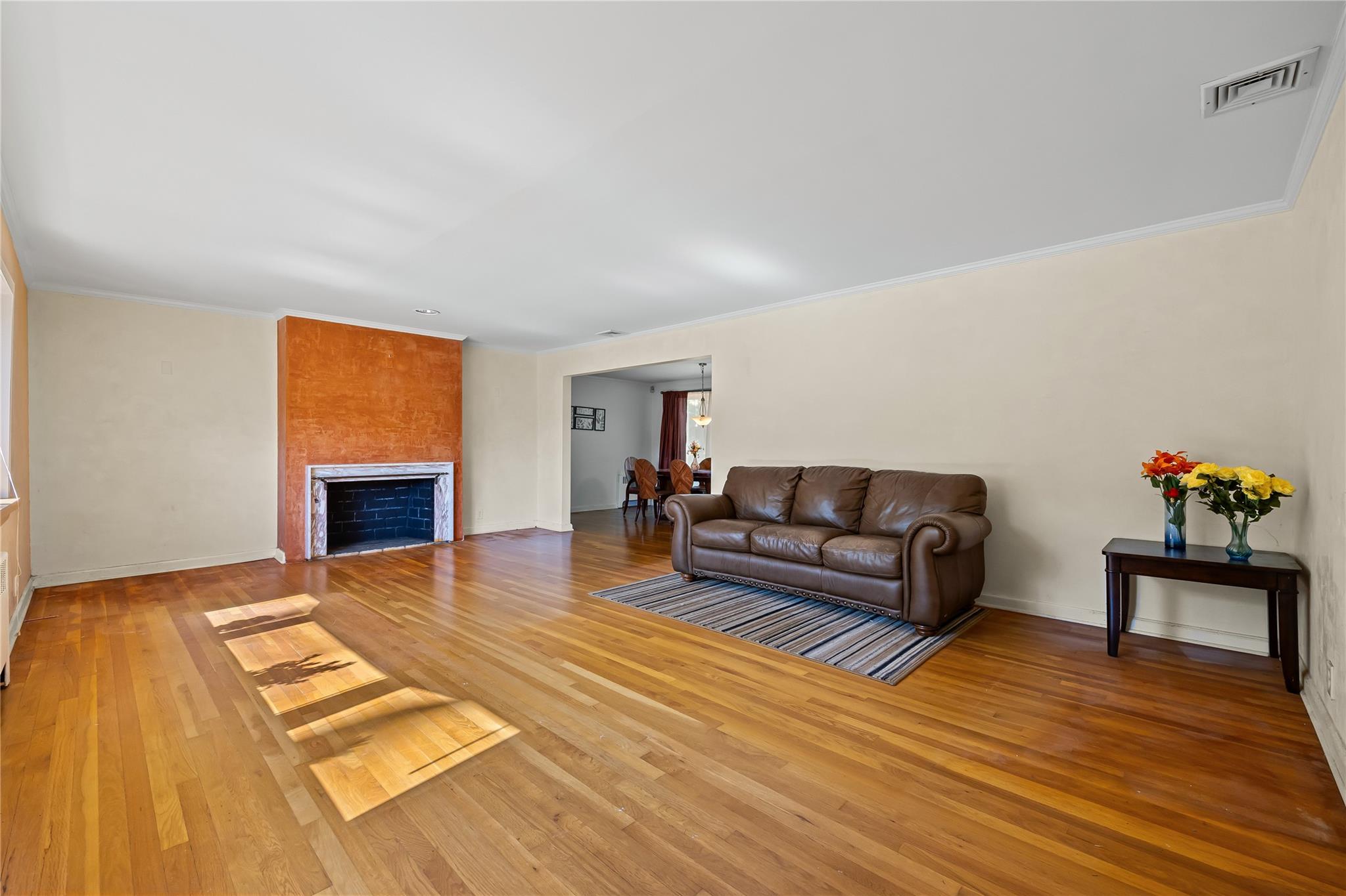 1 Talbot Drive, Great Neck, New York image 4