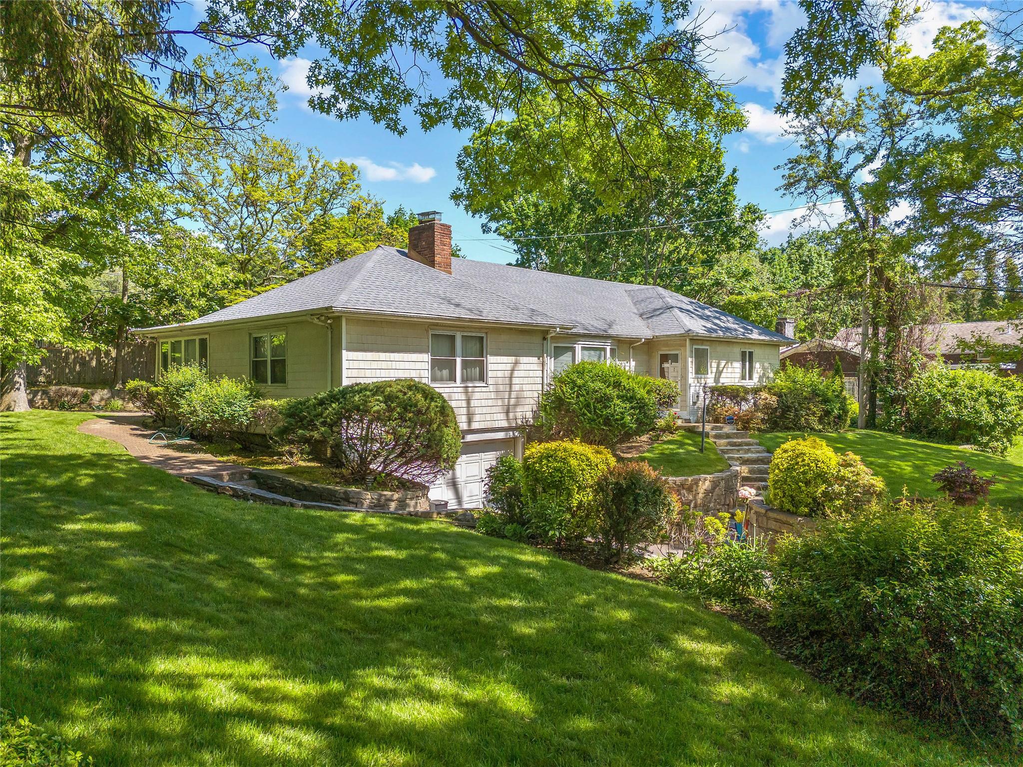 1 Talbot Drive, Great Neck, New York image 3