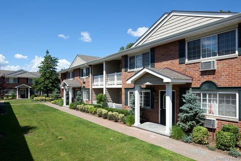 Apartment For Rent - 393 Great East Neck Road #393D<br/> Suffolk County, West Babylon, NY 11704