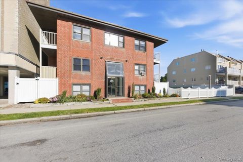 Photo of 475 W Broadway #B2, Long Beach, NY 11561 (MLS # 936223)