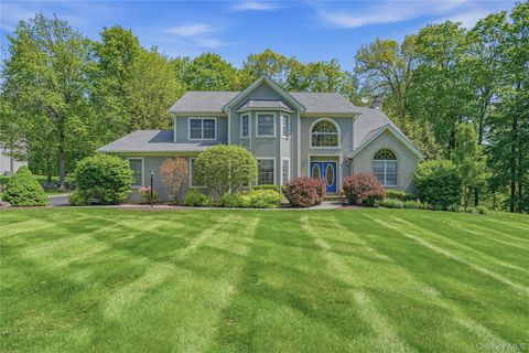 Homes For Sale - 2 Windsor Lane<br/> Cornwall, NY 12518