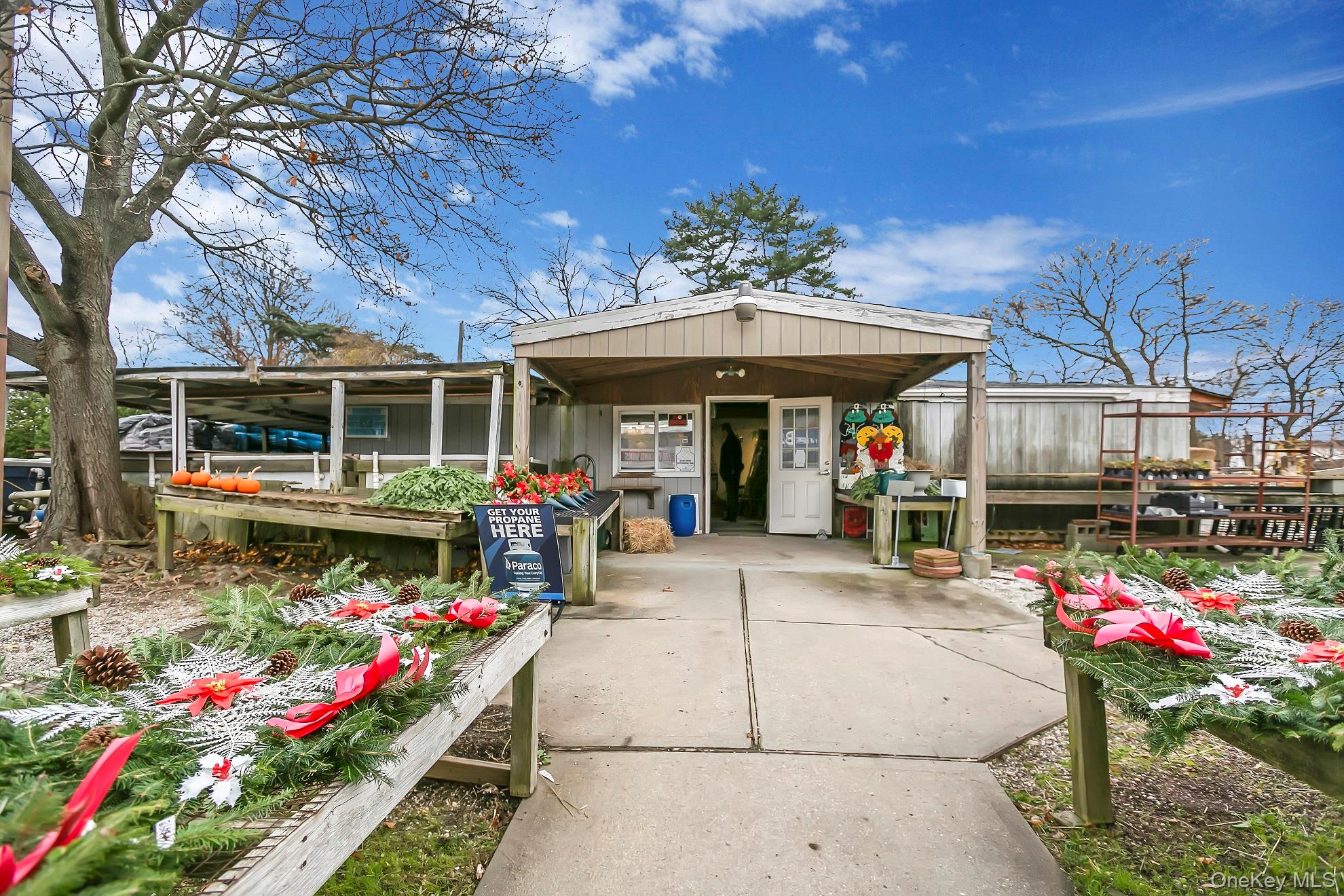 42 Hempstead Turnpike