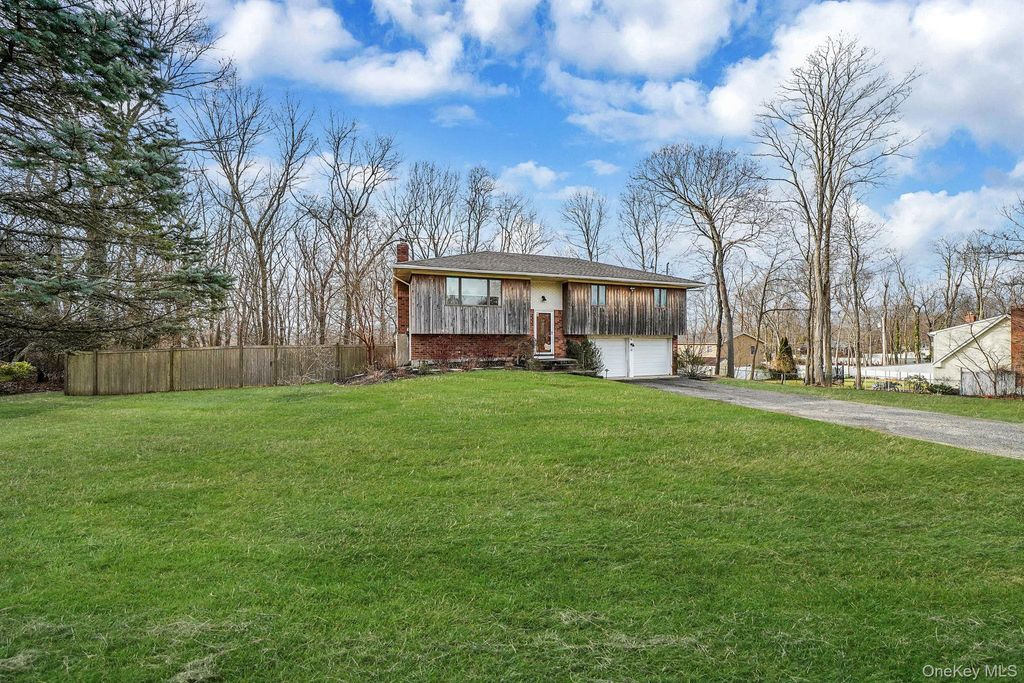 Photo of 38 Groveland Park Boulevard, Sound Beach, NY 11789 (MLS # 952257)