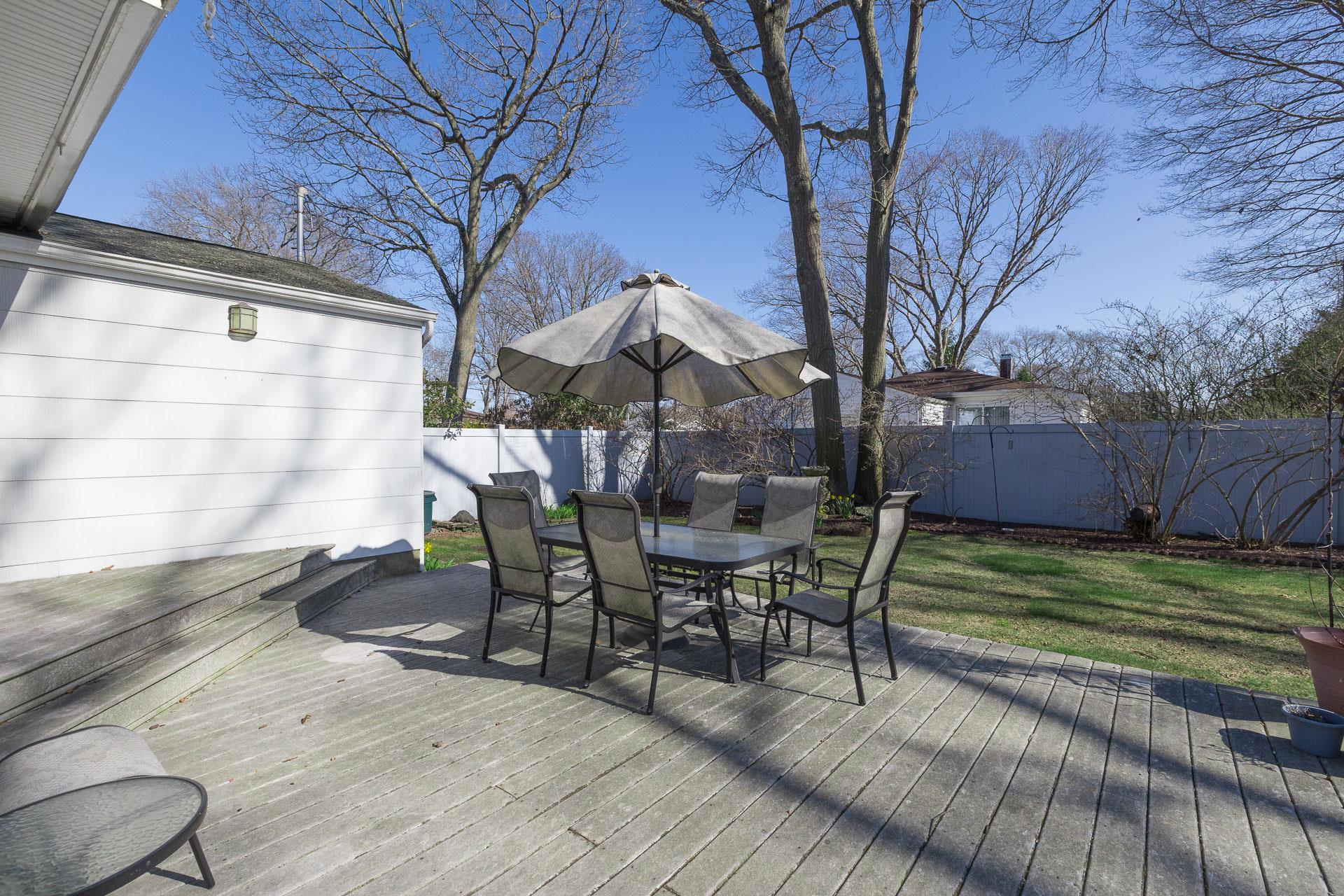 14 Bristol Street, Islip Terrace, New York image 24
