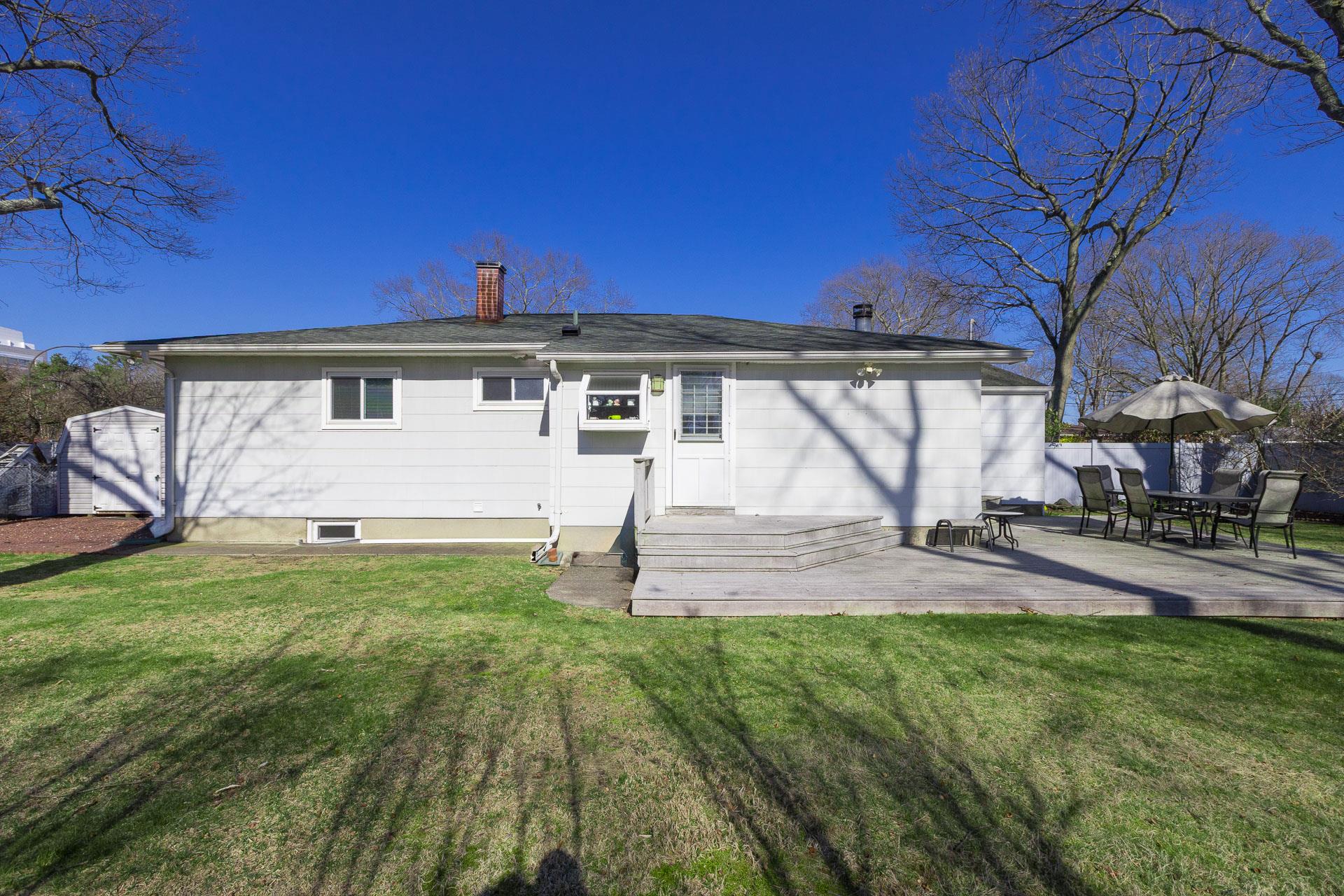 14 Bristol Street, Islip Terrace, New York image 27
