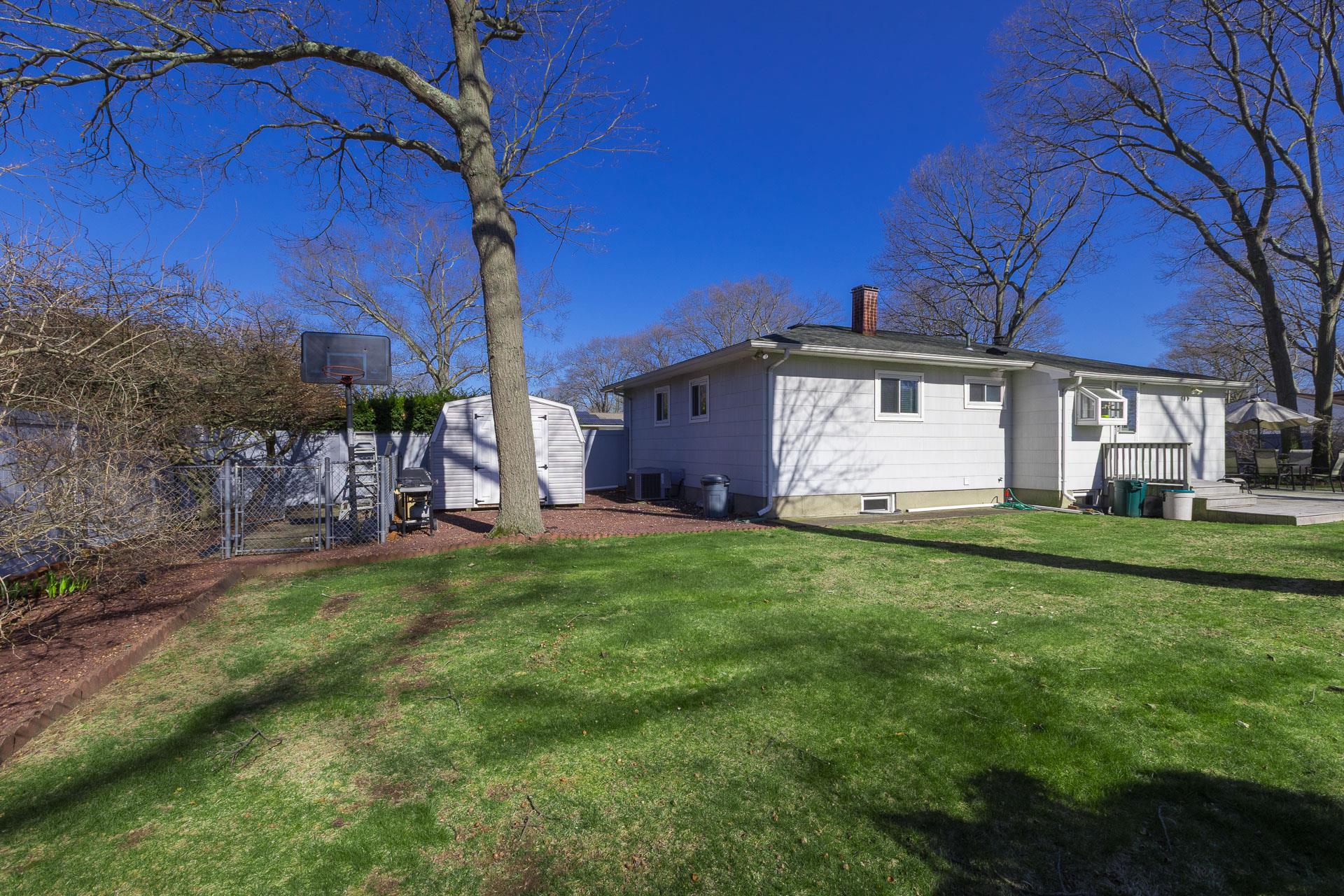 14 Bristol Street, Islip Terrace, New York image 28