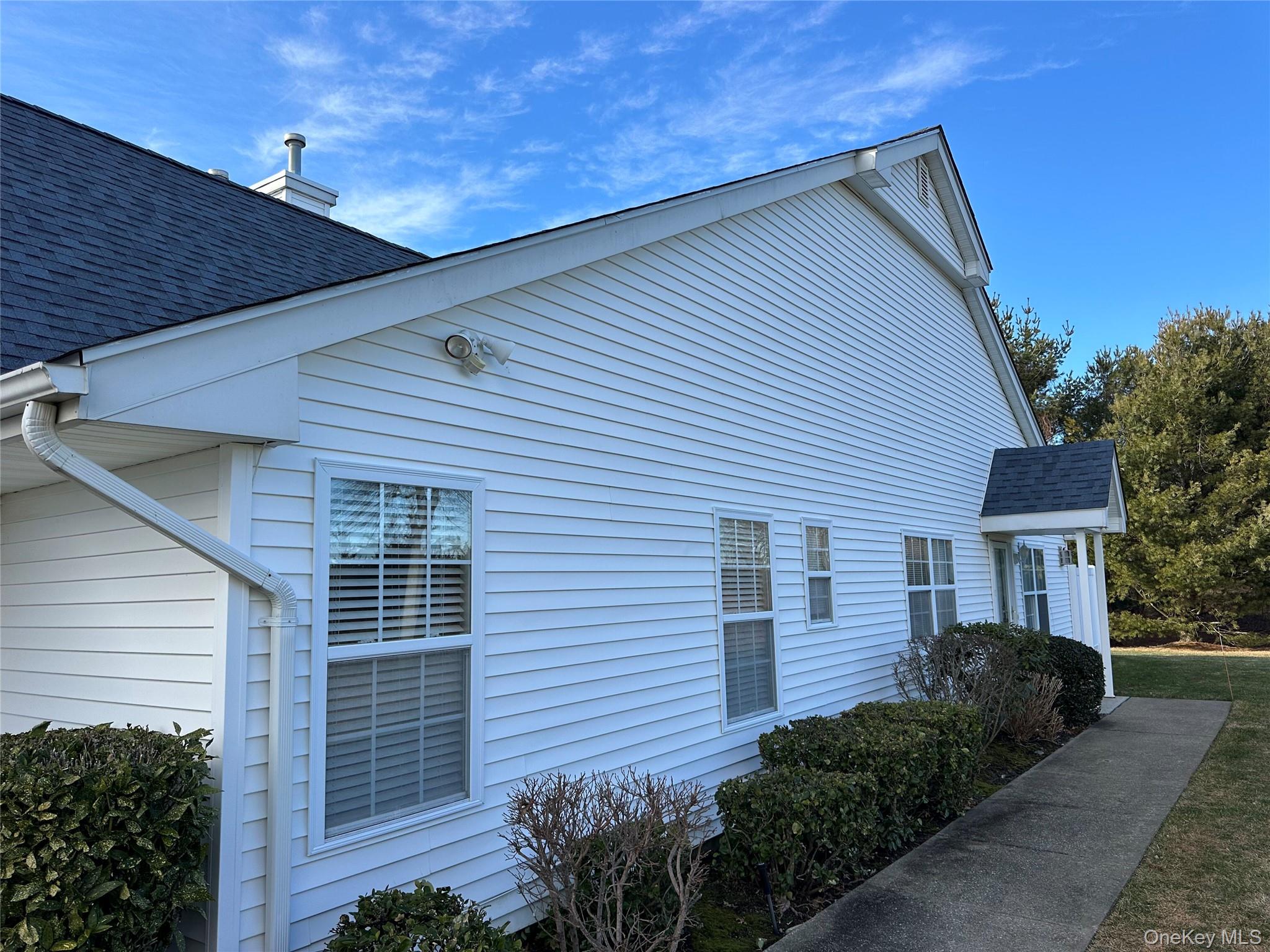 47 Summerfield Lane N