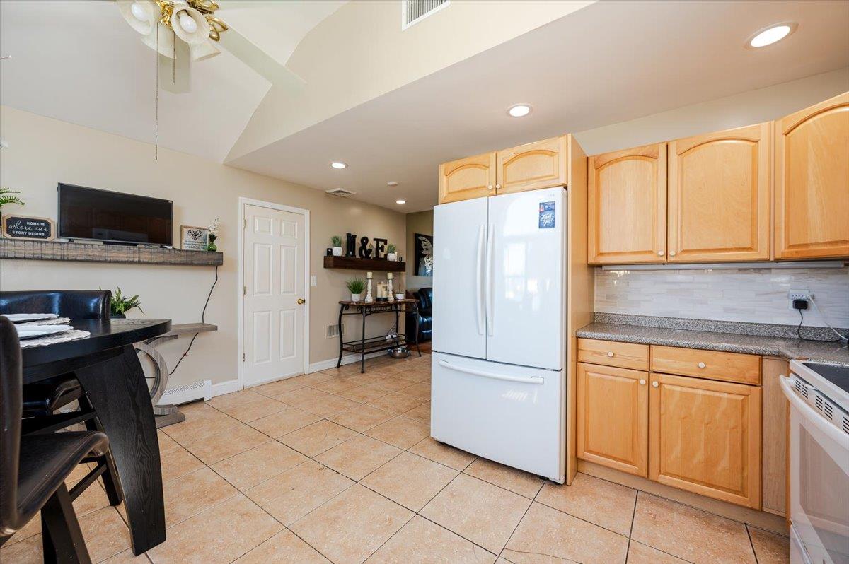 1550 6 Street, West Babylon, New York image 7