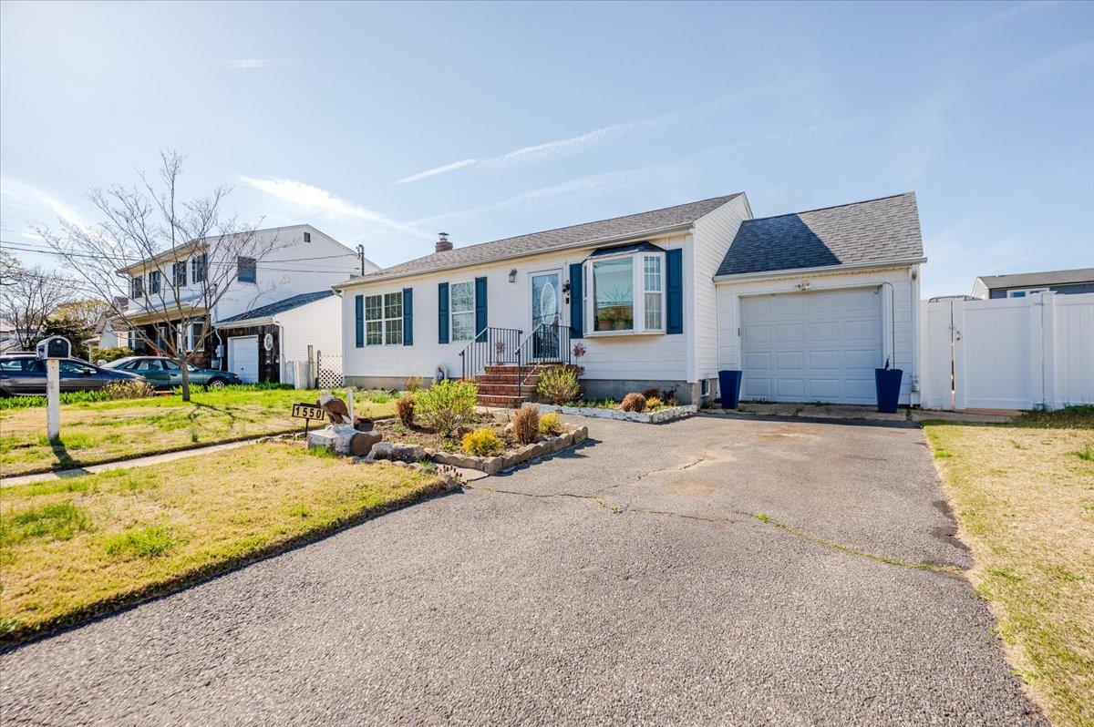 1550 6 Street, West Babylon, New York image 24