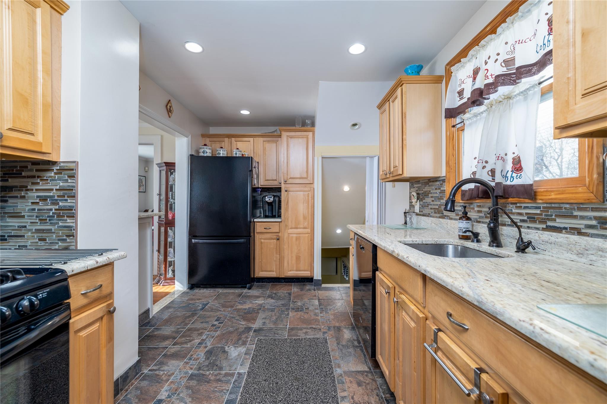 21 Cumberland Street, Rockville Centre, New York image 12