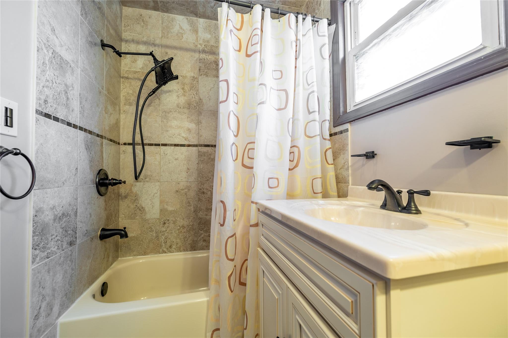 21 Cumberland Street, Rockville Centre, New York image 20