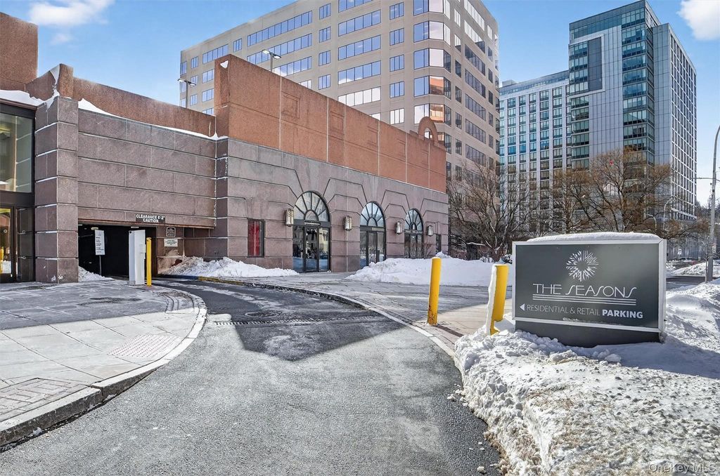 Photo of 4 Martine Avenue #612, White Plains, NY 10606 (MLS # 959358)