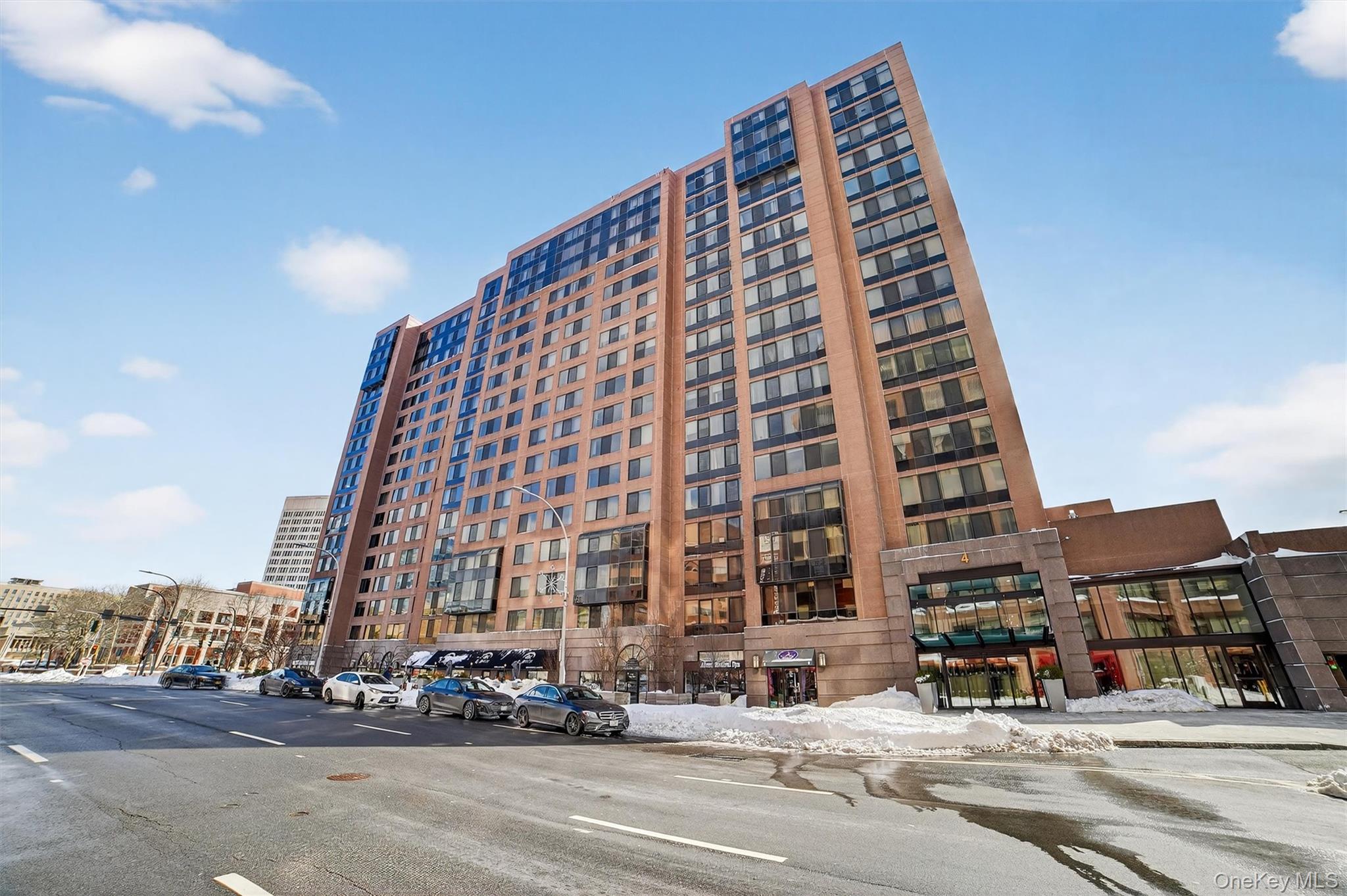 4 Martine Avenue 612