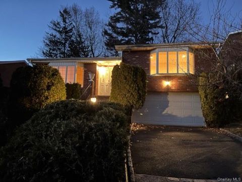Photo of 15 Dugan Lane, Yonkers, NY 10710 (MLS # 942513)