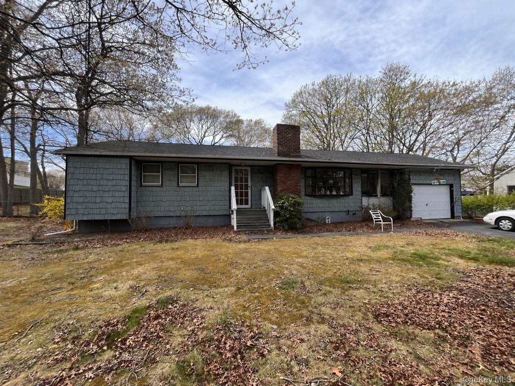 Photo of 40 Lidge Drive, Farmingville, NY 11738 (MLS # 984606)