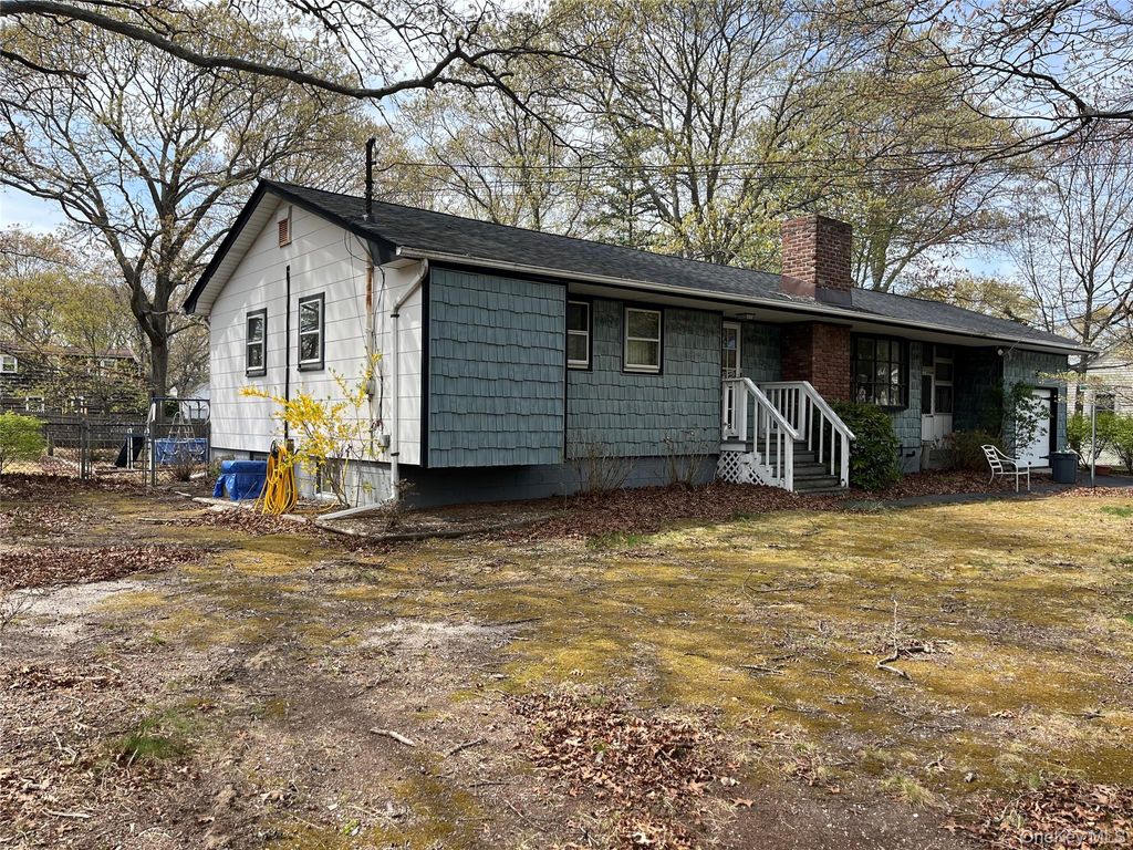 Photo of 40 Lidge Drive, Farmingville, NY 11738 (MLS # 984606)