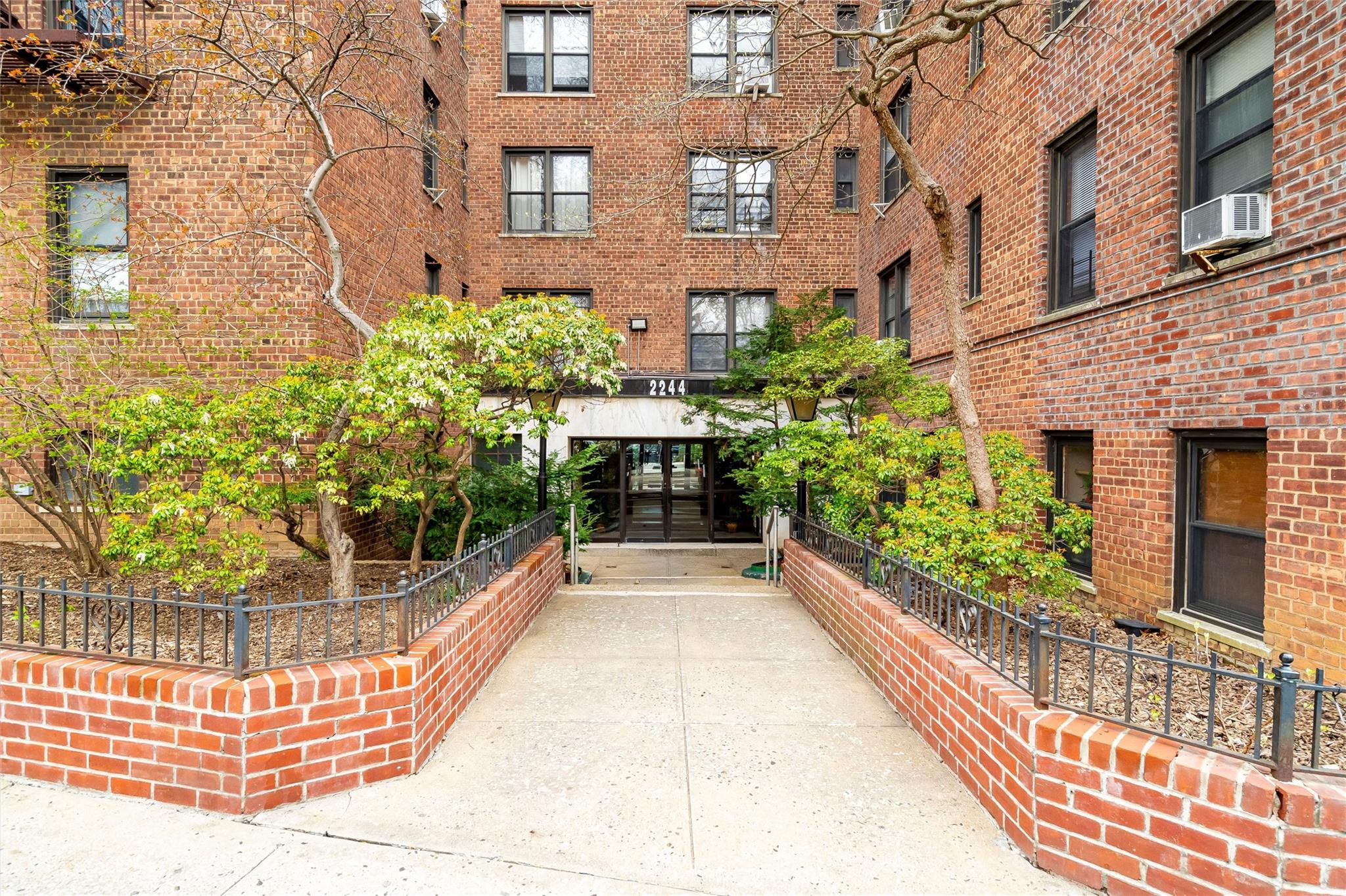 2244 Bronx Park E 2K