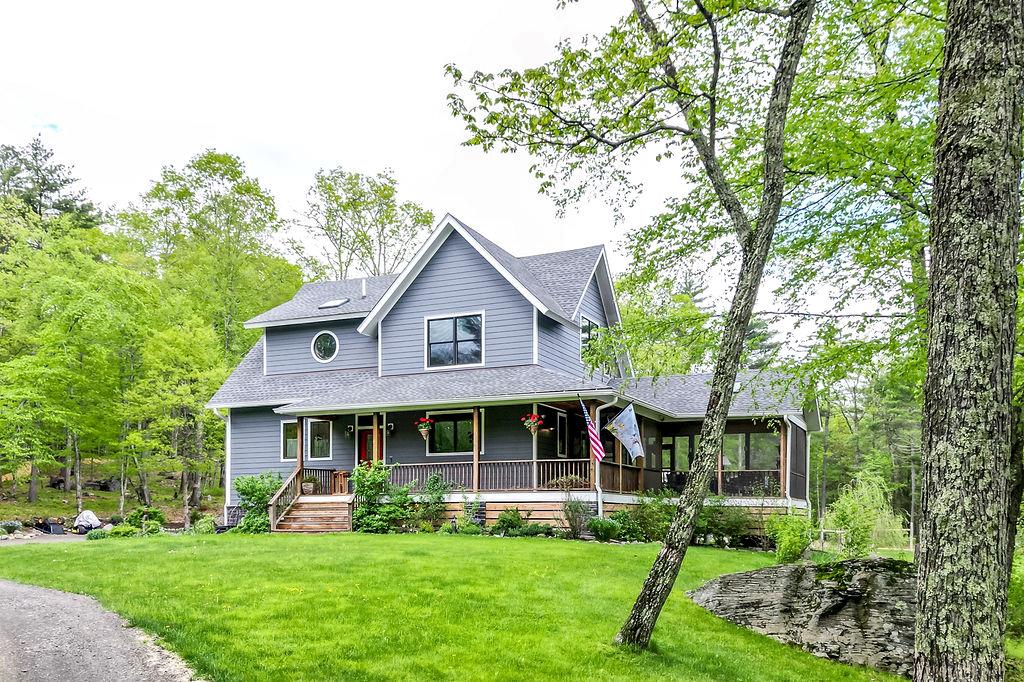 Bee Tree Lane, Accord, New York - 2 Bedrooms  
3.5 Bathrooms  
8 Rooms - 