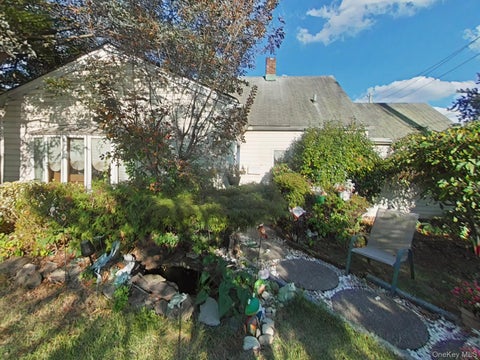 Homes For Sale - 7 Lily Lane<br/> Levittown, NY 11756