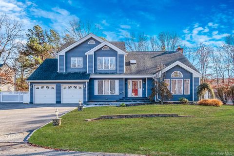 Homes For Sale - 10 Cori Lane<br/> Bohemia, NY 11716