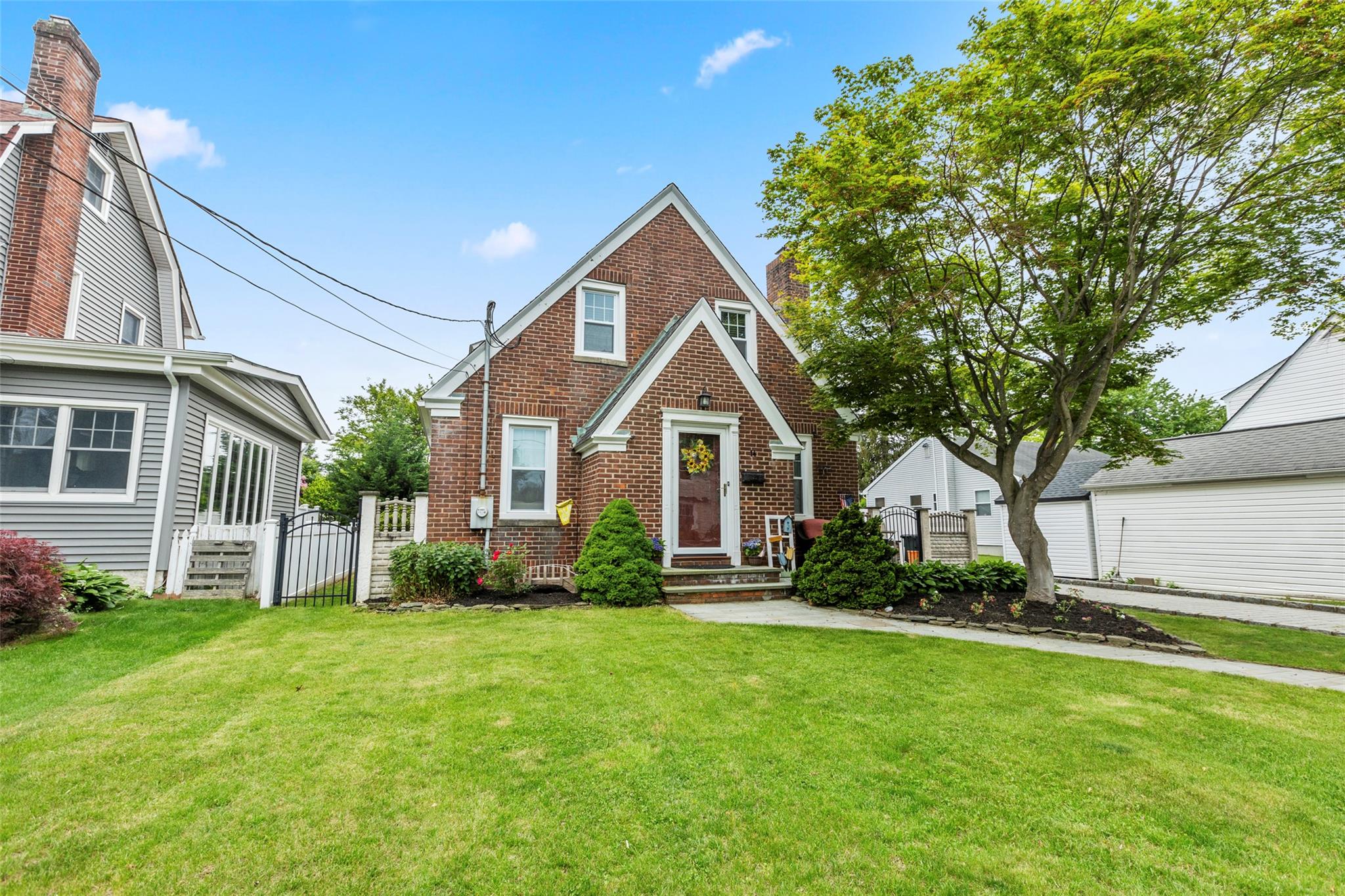14 Kelly Court, Kings Park, New York image 2