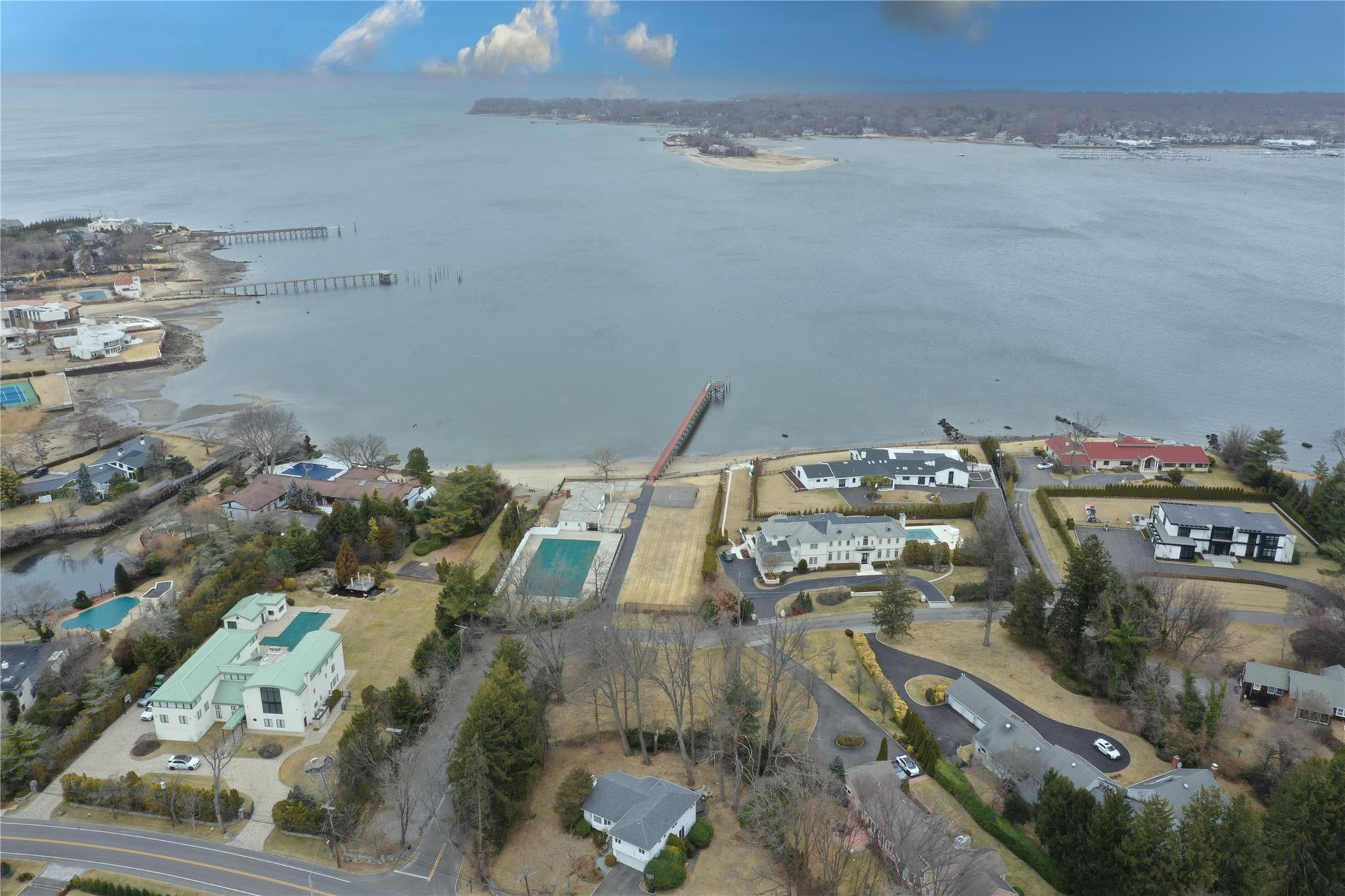 31 Harbour Road, Great Neck, New York image 1