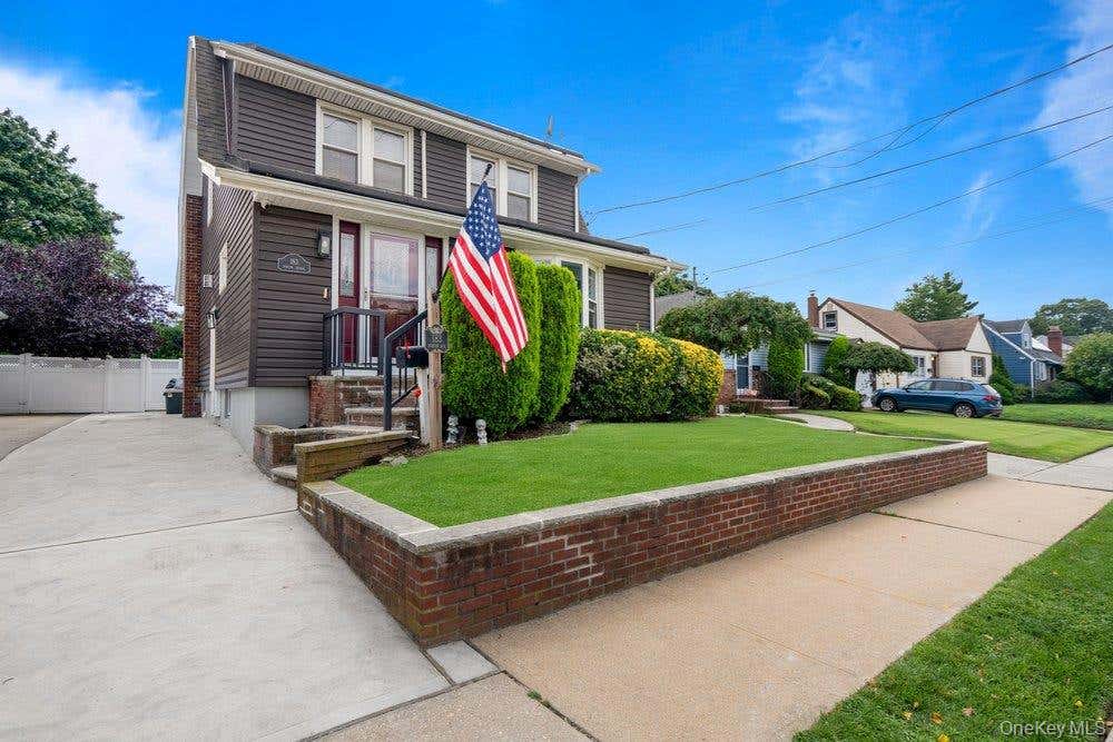 Photo of 183 Horton Avenue, Valley Stream, NY 11581 (MLS # 1041991)