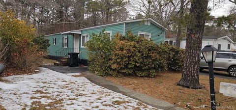 525 Riverleigh Avenue 206 Riverhead NY 11901