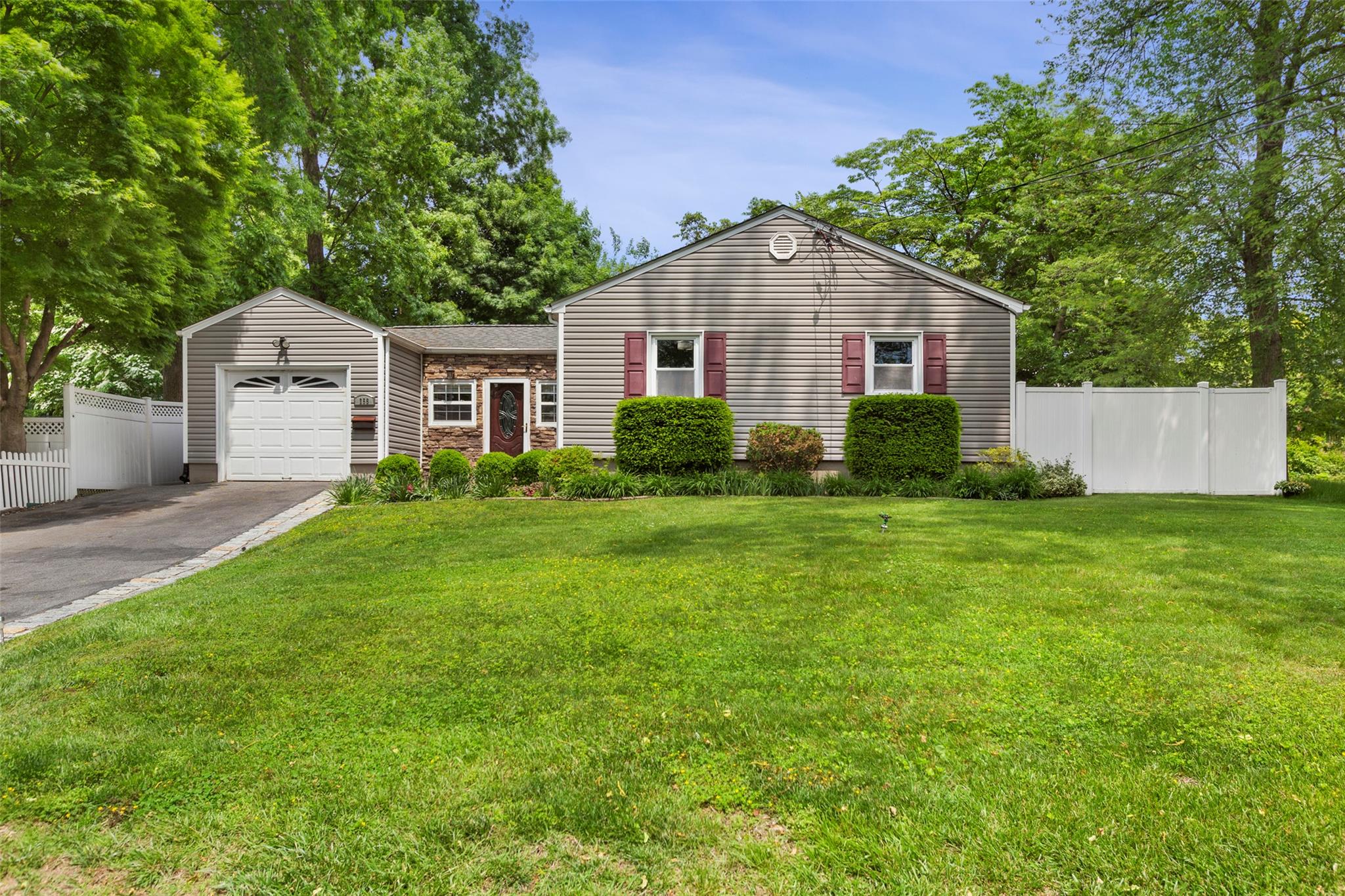 256 Round Hill Drive, Yonkers, New York image 1