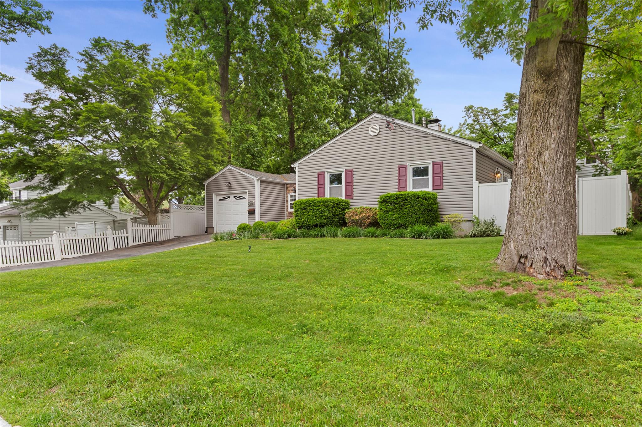 256 Round Hill Drive, Yonkers, New York image 36