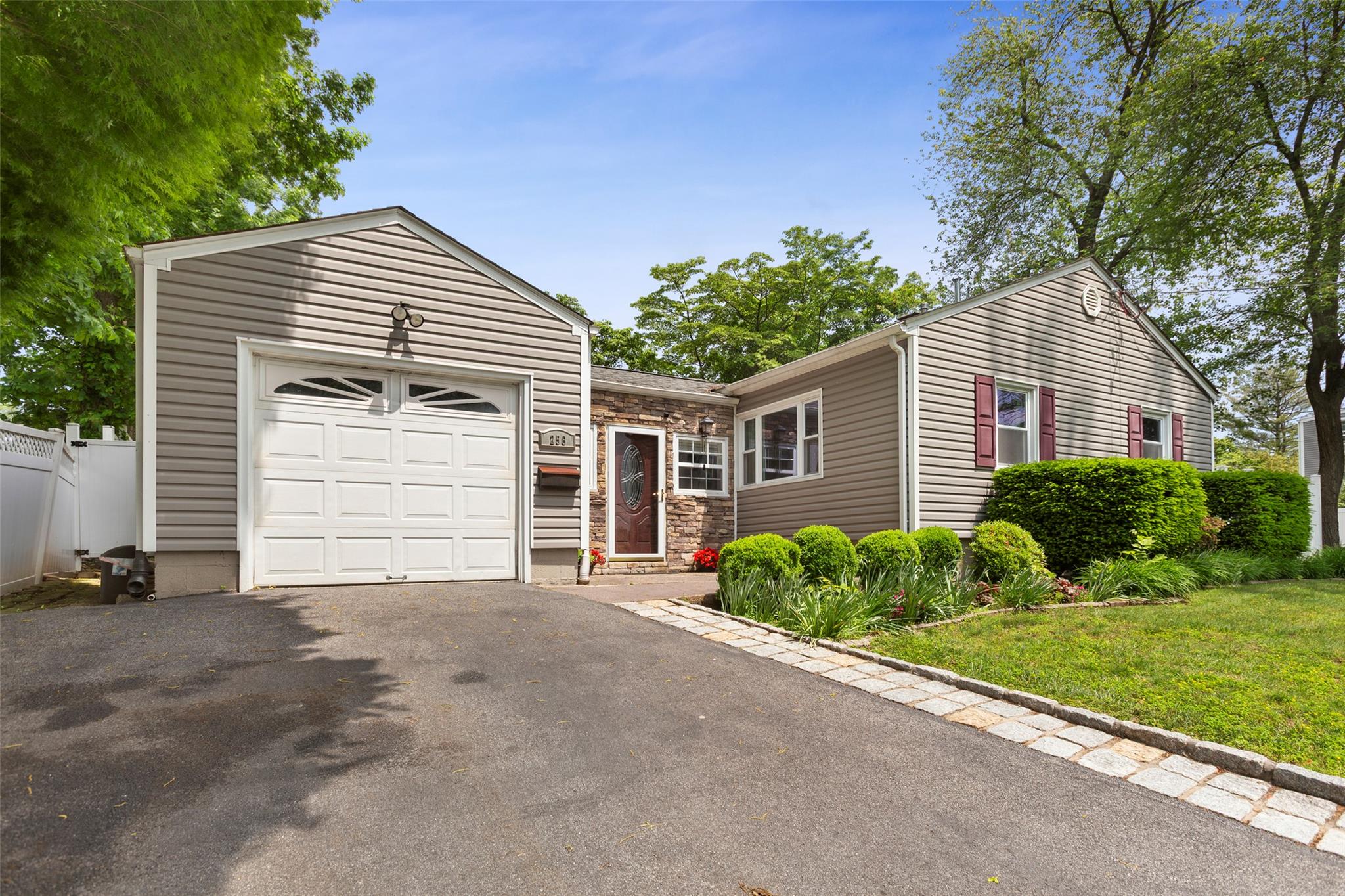 256 Round Hill Drive, Yonkers, New York image 35