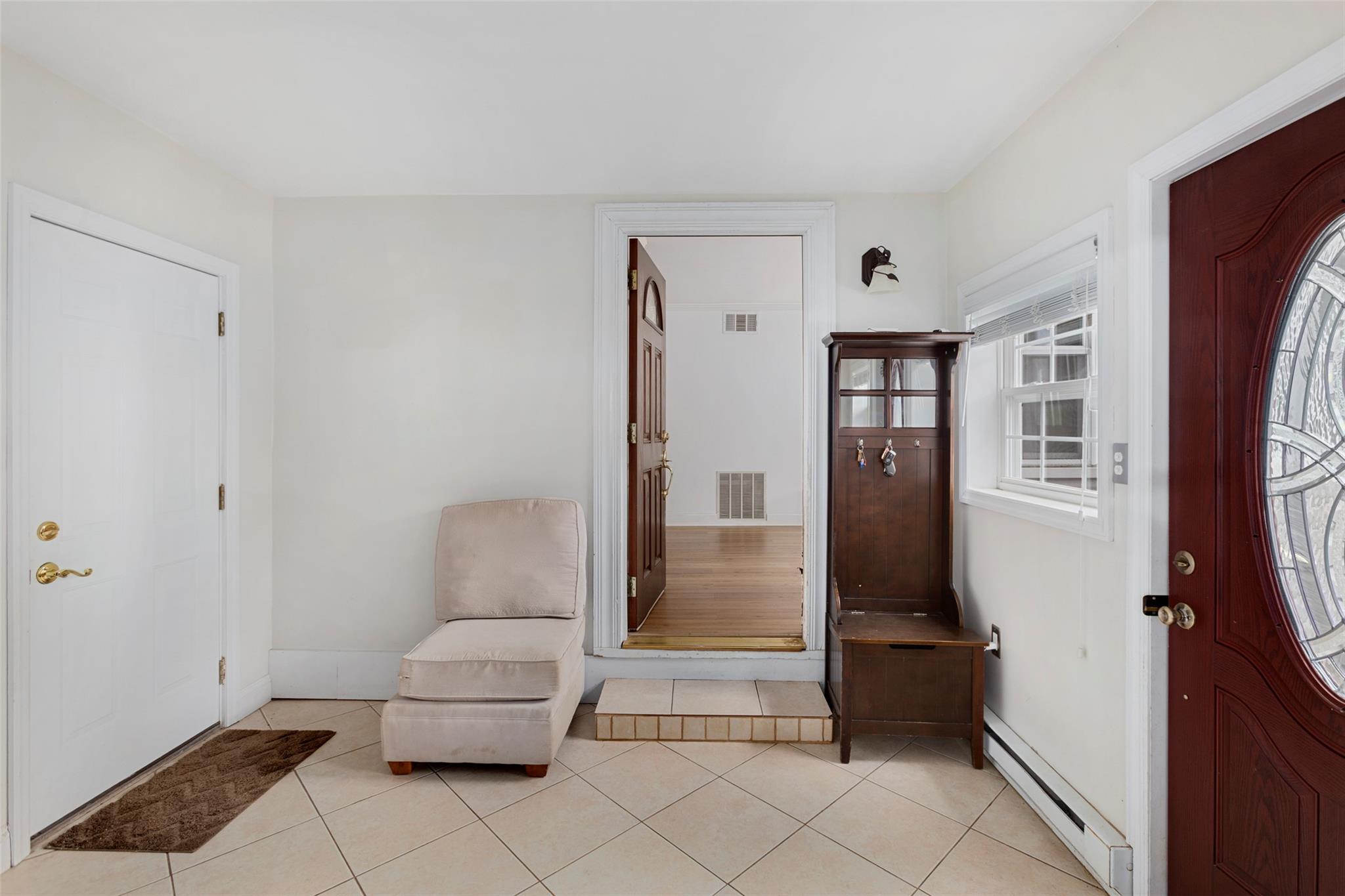 256 Round Hill Drive, Yonkers, New York image 3