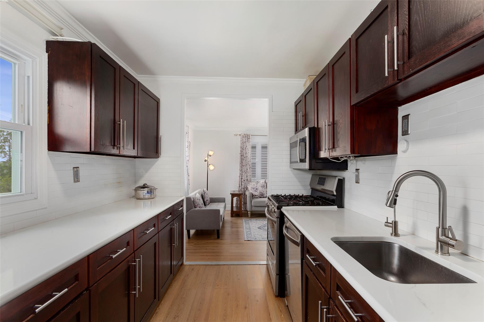 256 Round Hill Drive, Yonkers, New York image 8