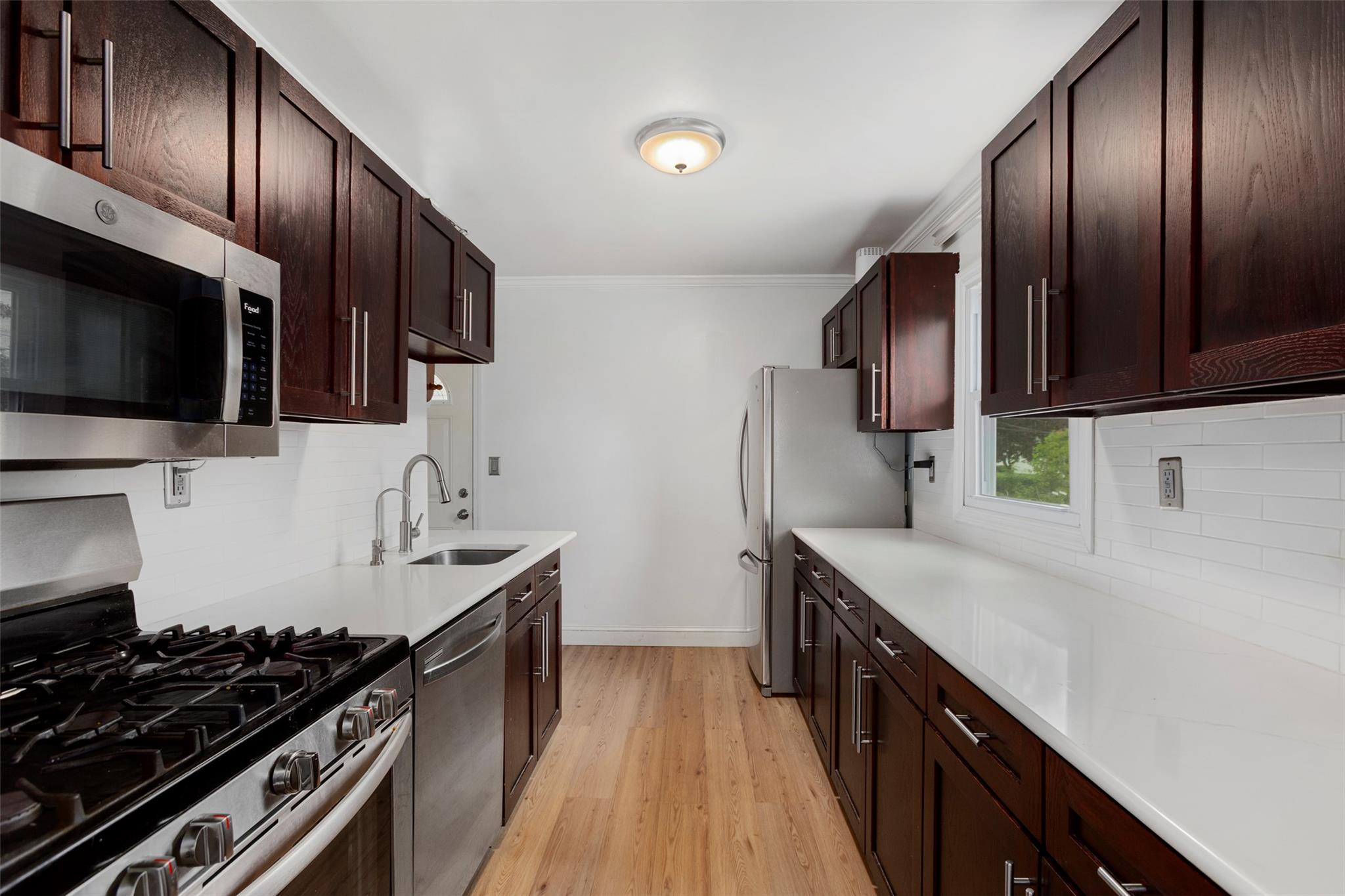 256 Round Hill Drive, Yonkers, New York image 9