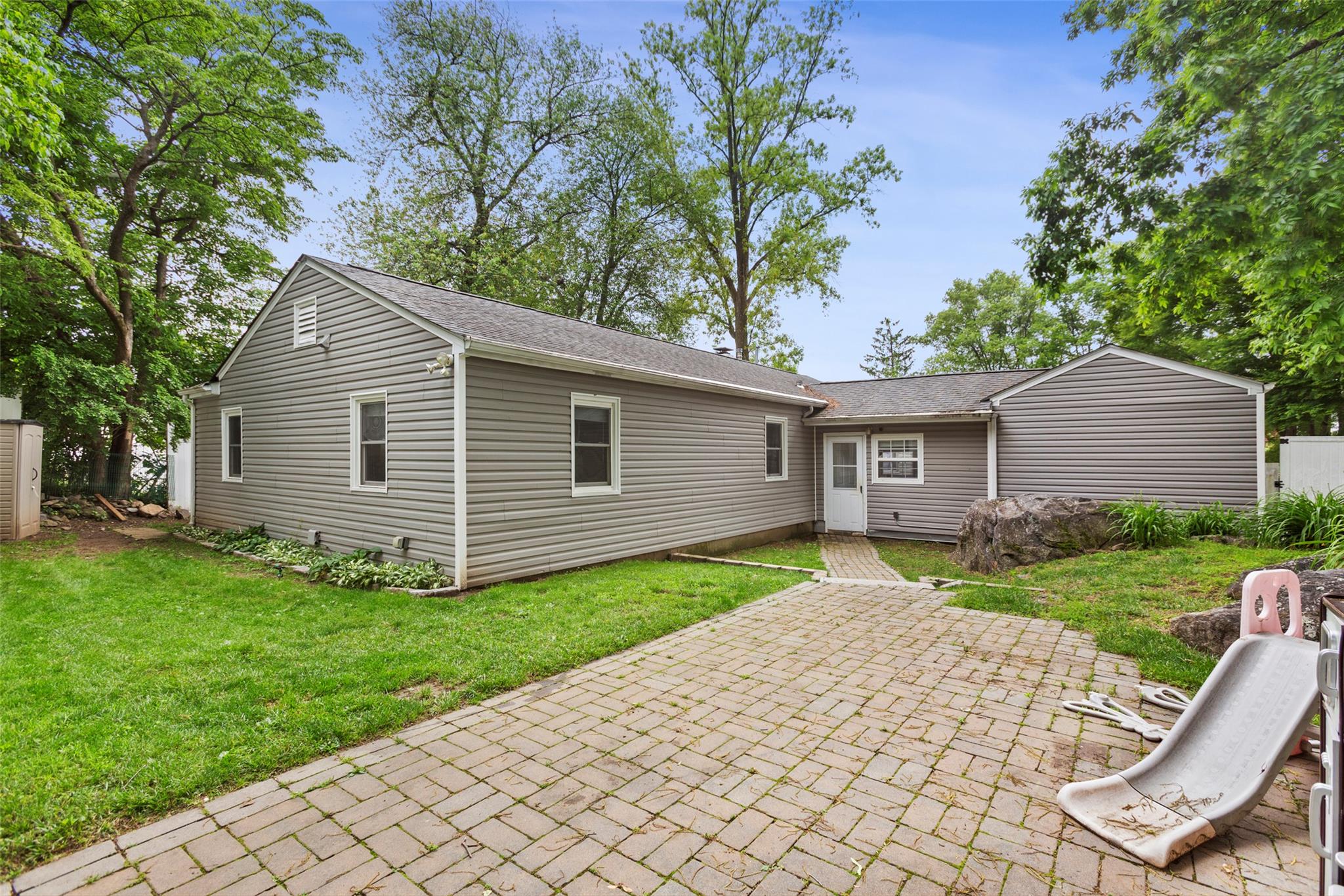 256 Round Hill Drive, Yonkers, New York image 31