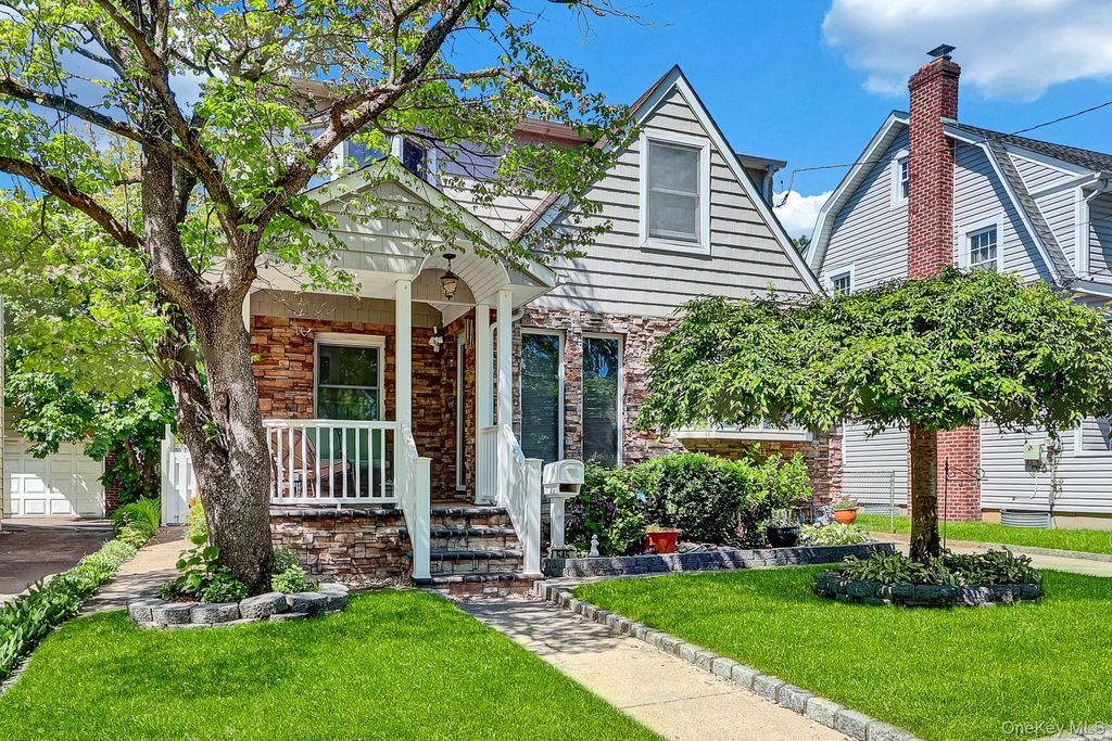 Photo of 545 N 2nd Street, New Hyde Park, NY 11040 (MLS # 1001699)